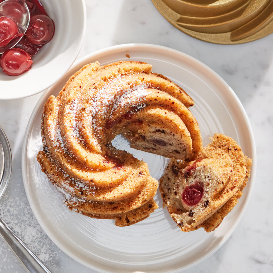   Haselnuss-Kirschkuchen in den Mini Lilienblte-Backformen