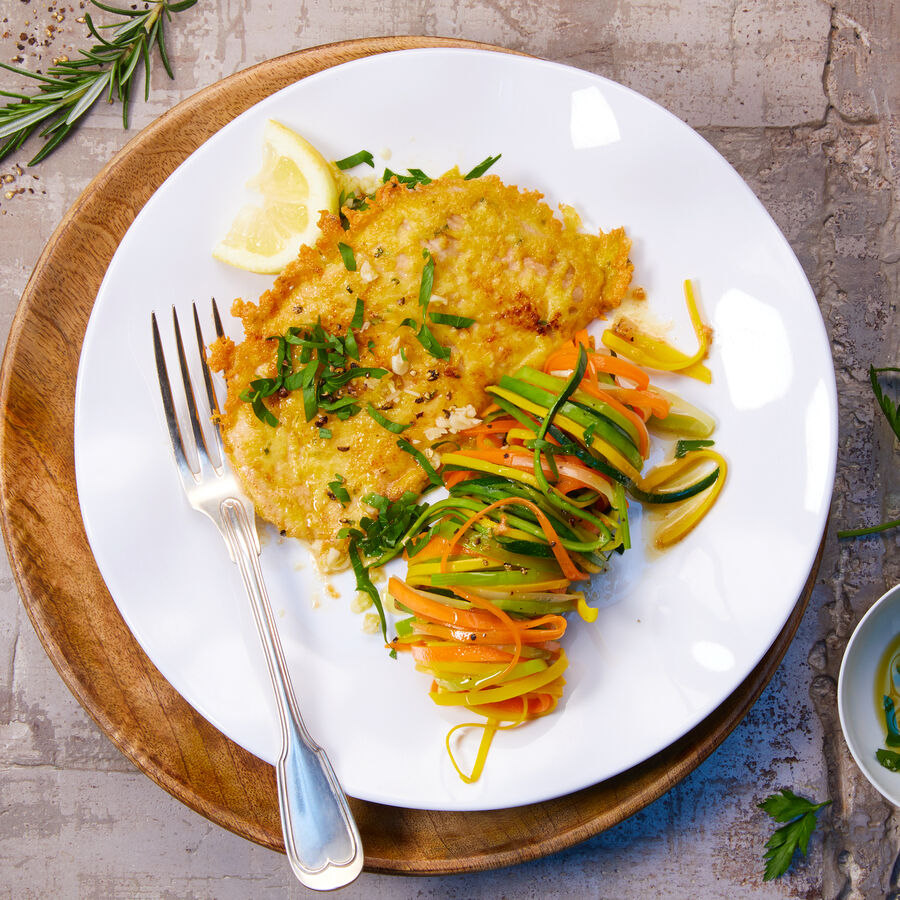   Low Carb Schweineschnitzel in Parmesankruste, Gemsenudeln und Gremolata