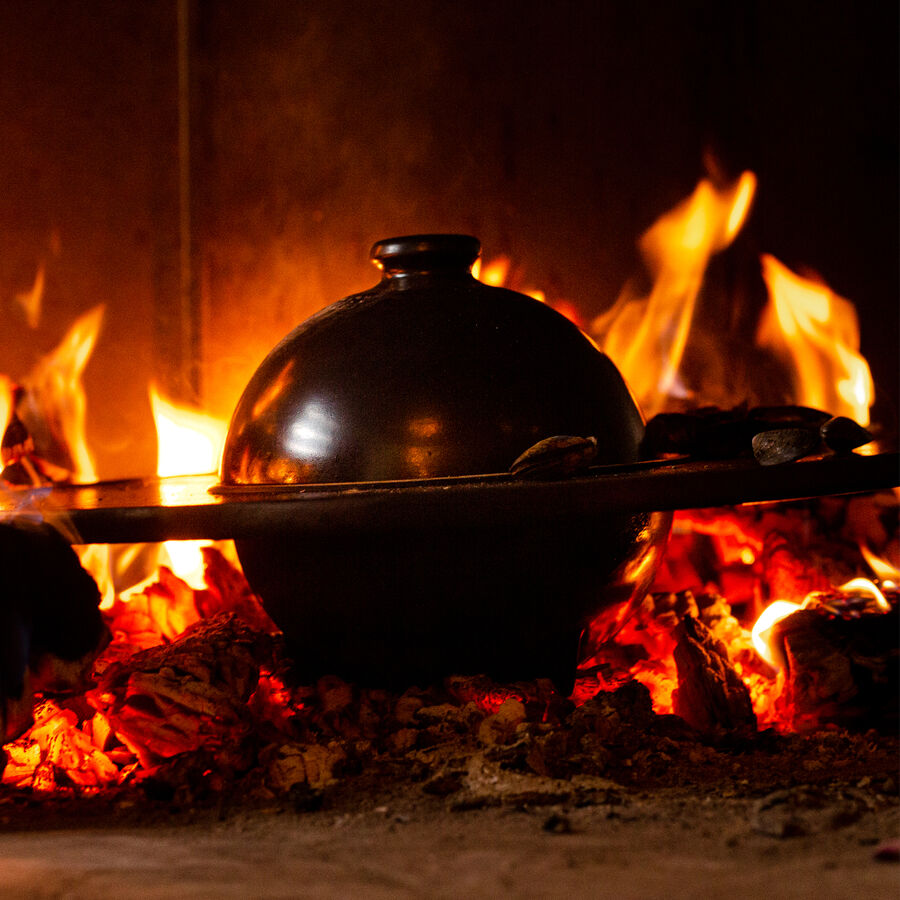 8-in-1: Multifunktionaler Keramik-Grill mit Rmertopf, BBQ Bild 3