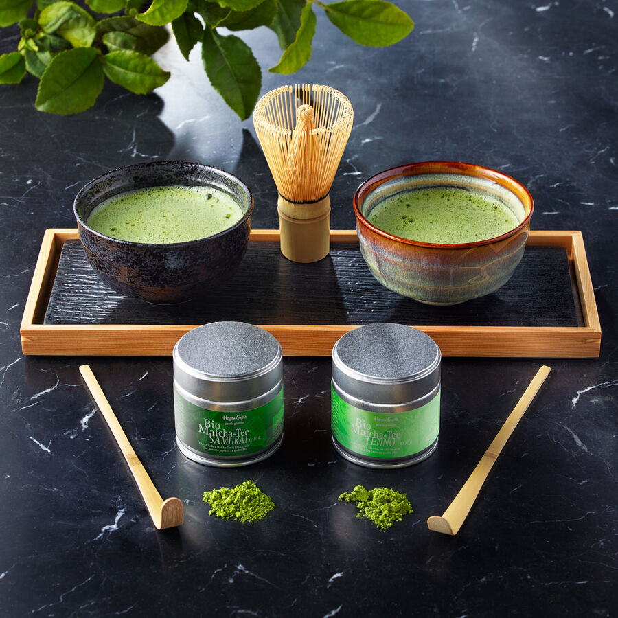 Matcha-Tee traditionell in Matcha-Bowls zubereiten und genieen Bild 2