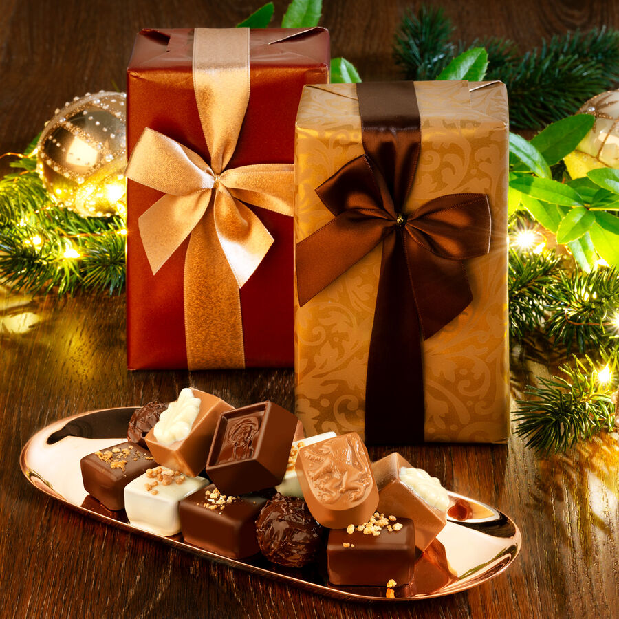 Exquisite belgische Pralinenmischung in weihnachtlicher Geschenkschachtel, Schokolade, Nuss-Pralinen, Pralins-Schachtel Bild 2