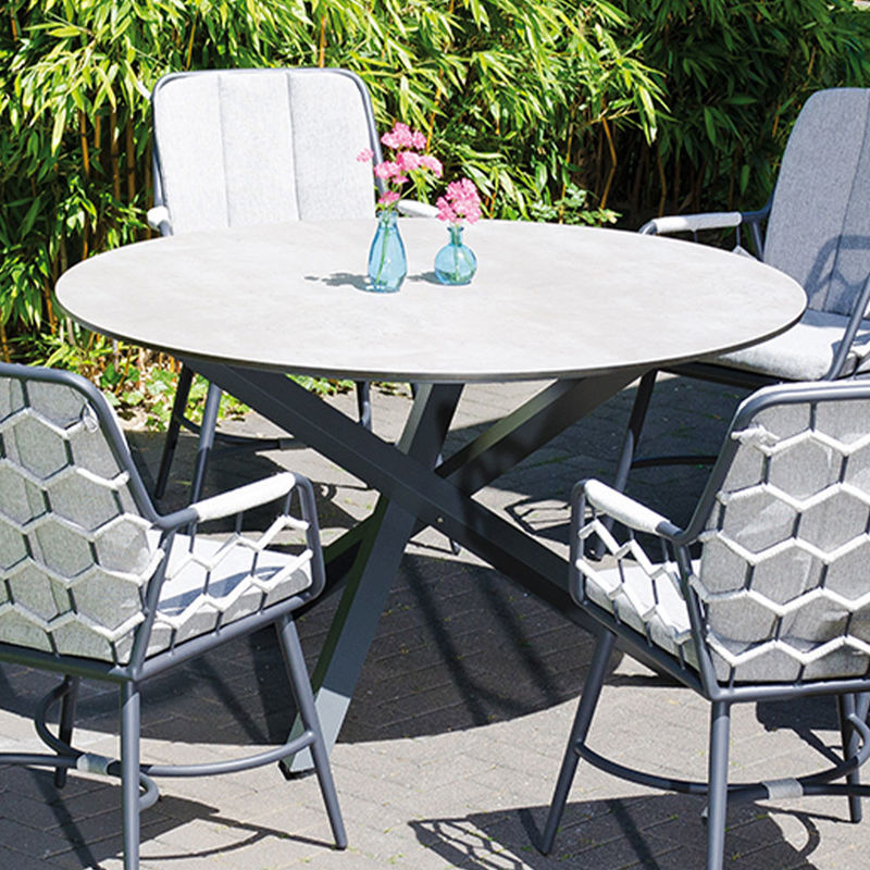 Langlebiger Aluminium-Gartentisch mit robuster Tischplatte Bild 2