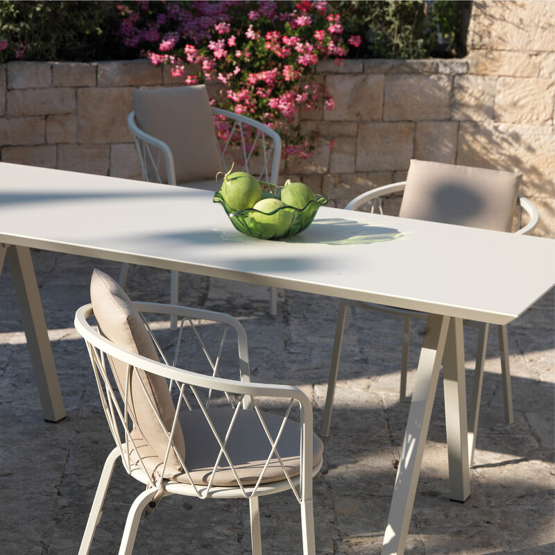 Solider italienischer Gartentisch mit elegantem Design Bild 3
