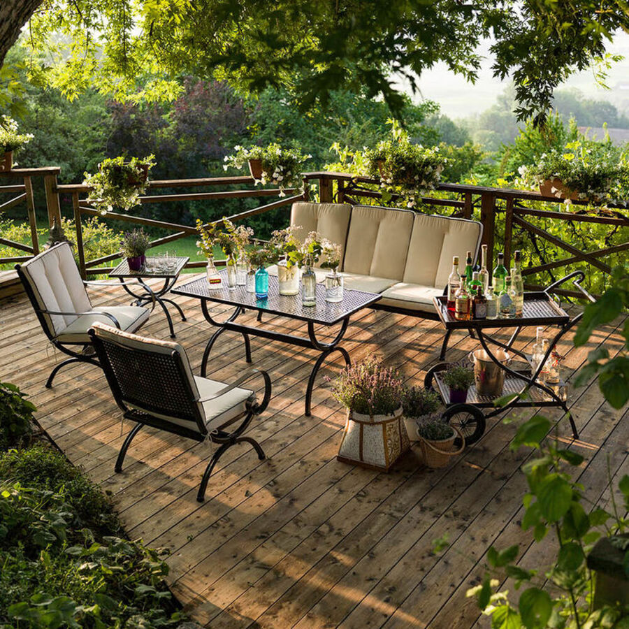 Solider Garten-Loungesessel: Entspannt leben und essen im Freien