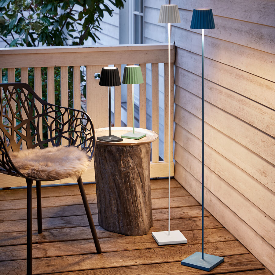 Aufladbare LEDTischlampe für drinnen, draußen oder