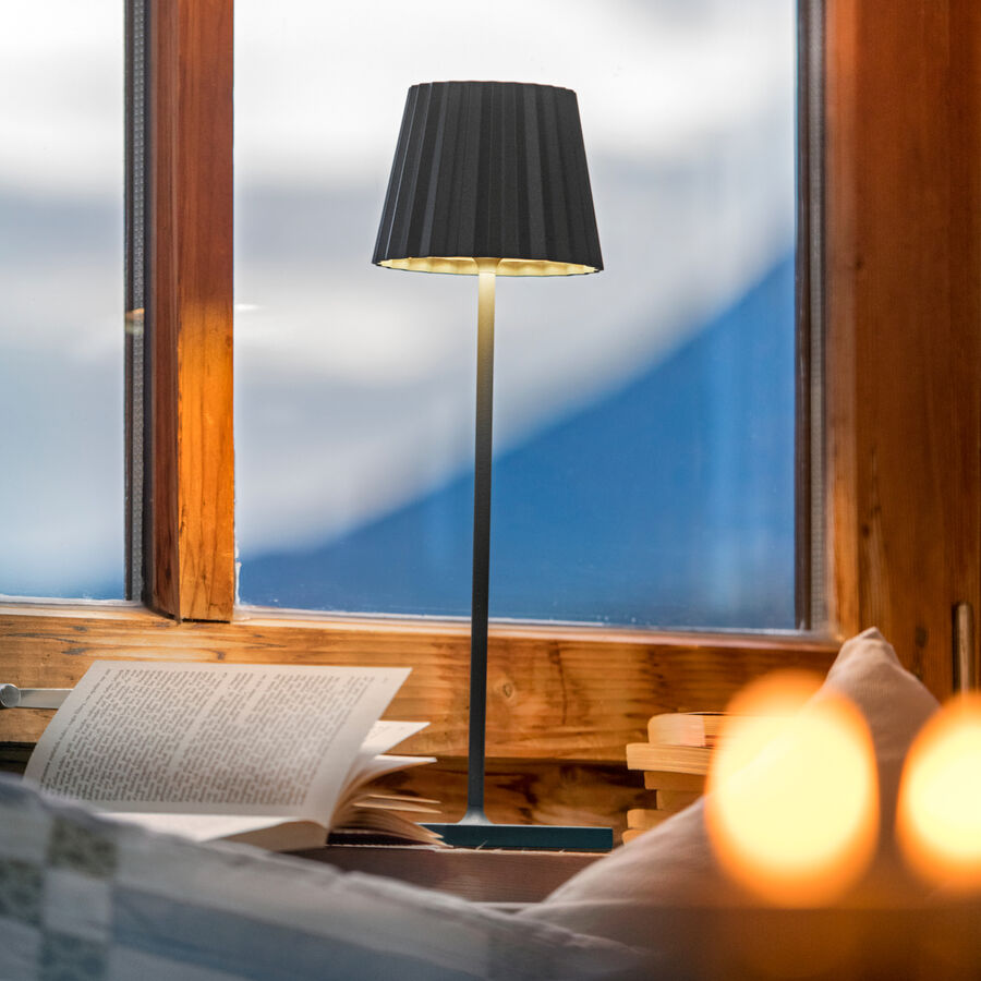 Akku Lampen Für Garten Aufladbare LED-Tischlampe für drinnen, draußen oder unterwegs - Julia