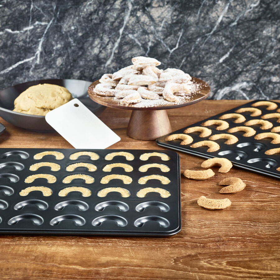Vanillekipferl-Backblech: In einem Arbeitsgang mhelos 42 gleichmige Vanillekipferl backen Bild 2