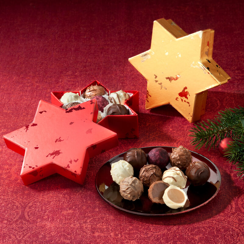Exquisite handgefertigte Trffelpralinen in weihnachtlicher Sternschachtel Bild 2