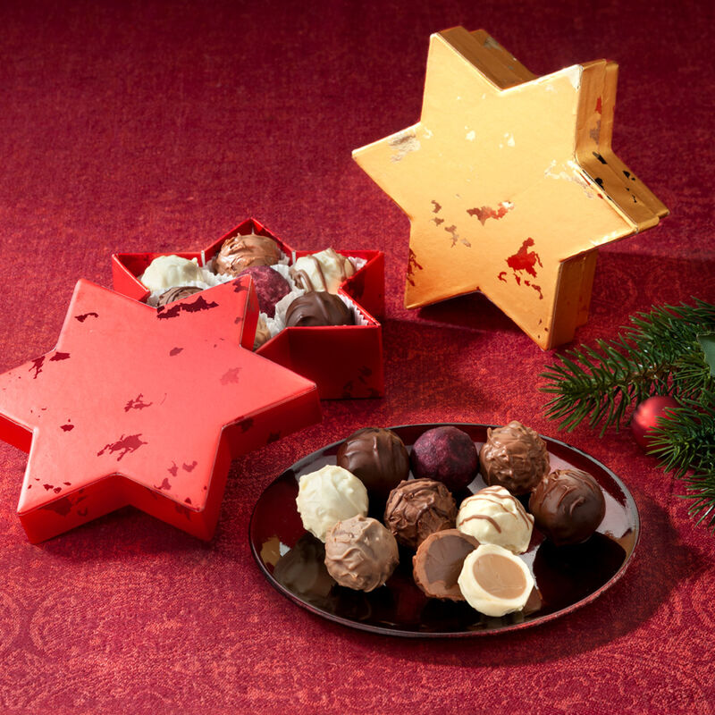 Exquisite handgefertigte Trffelpralinen in weihnachtlicher Sternschachtel Bild 2