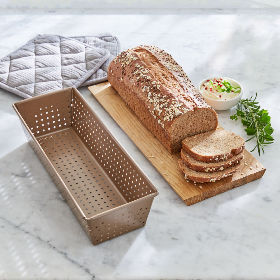 Knusprig-krosse Brote gelingen perfekt in gelochter Backform, Brotbackform, Kastenform Bild 2