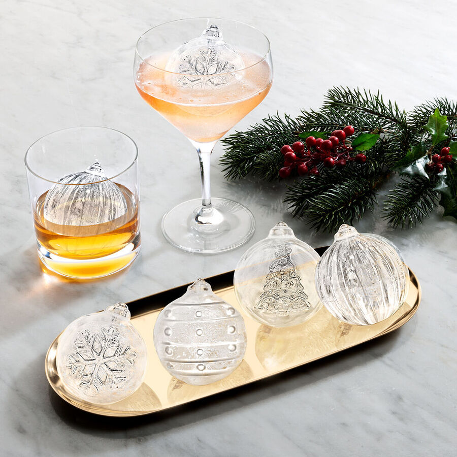 Eiskugelformer: Groe winterliche Eis-Christbaumkugeln fr attraktive Cocktails Bild 4