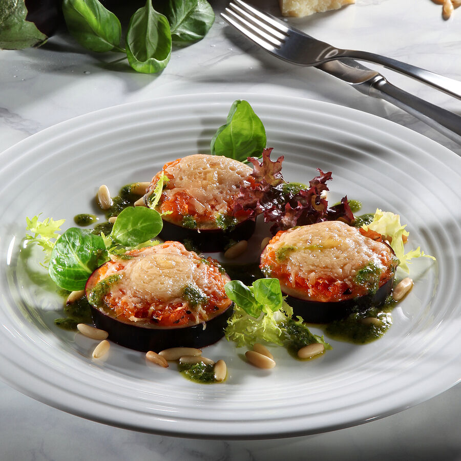 Auberginen mit Tomaten-Kse-Kruste mit Basilikum-Essenz