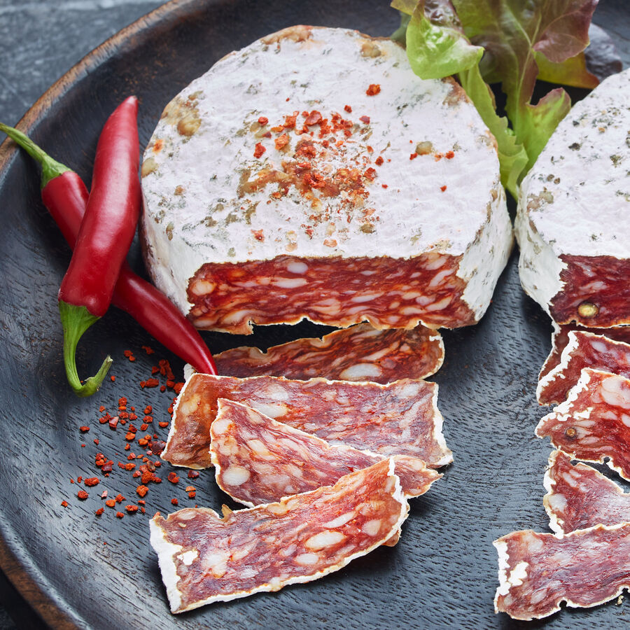 Baskische Salami-Spezialitt ohne Haut mit Piment d'Espelette, Wurst, Schwein