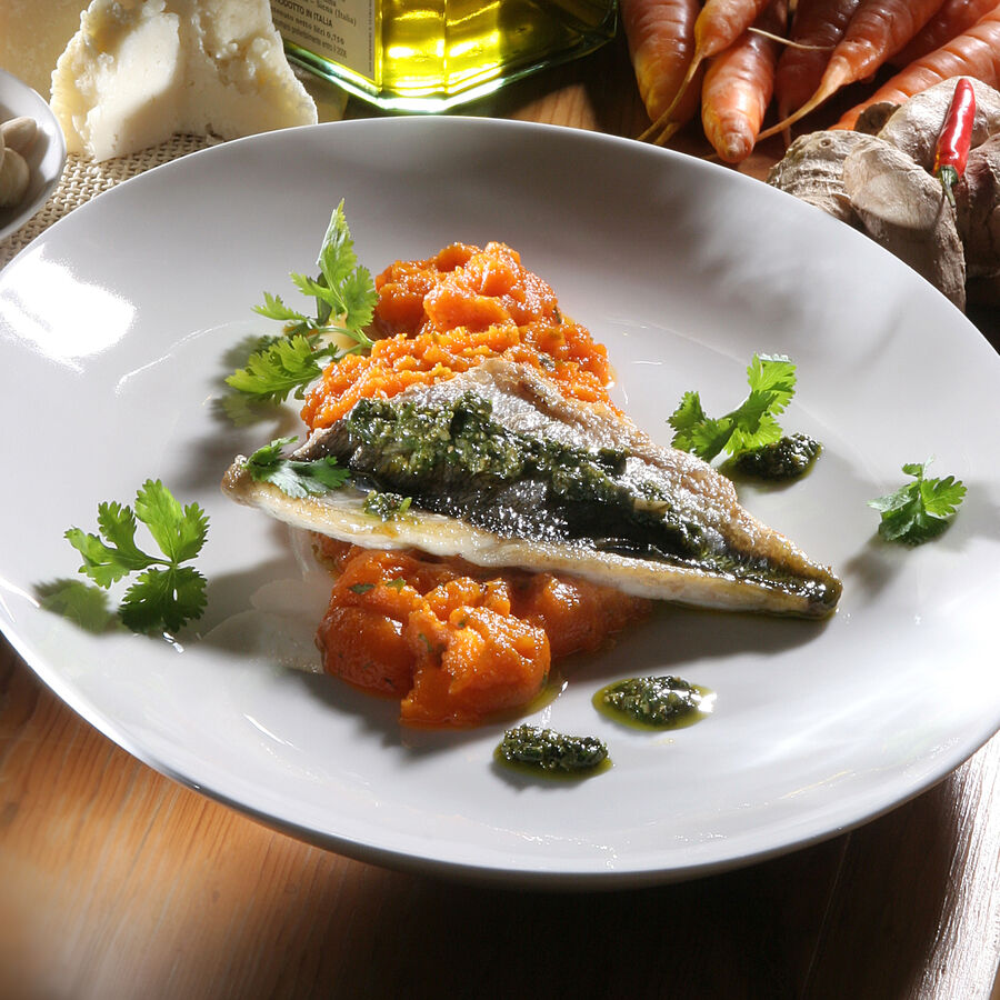 Dorade Royale auf Ingwer-Mhren-Pree mit Koriander-Pesto