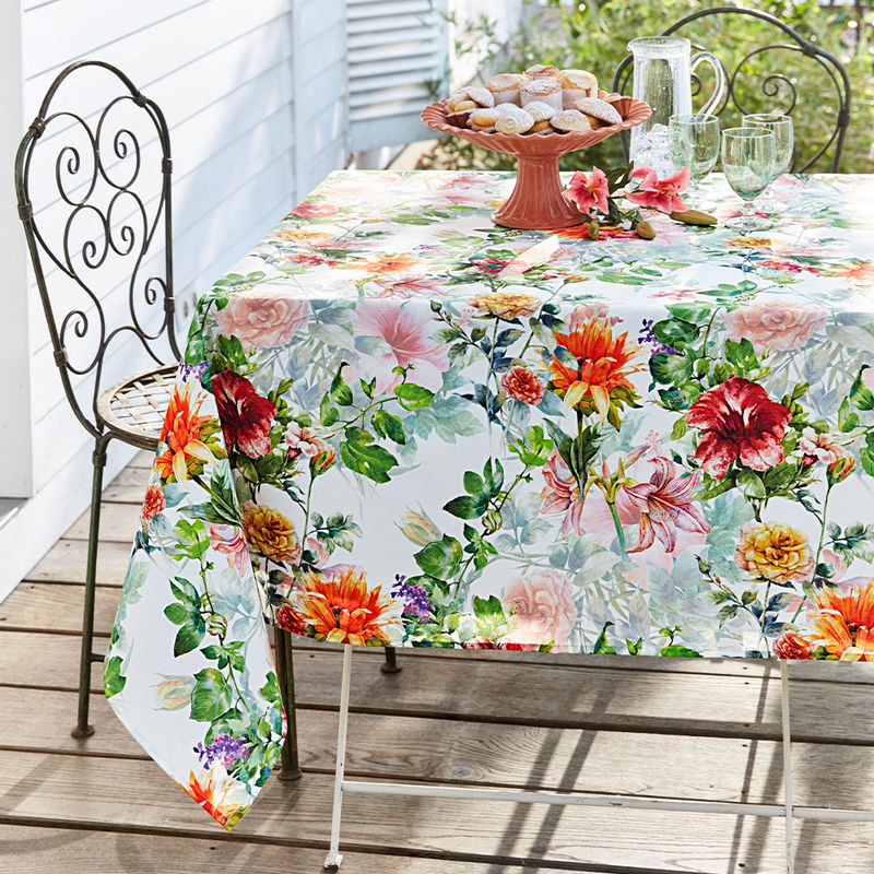 Einfach abwaschbar: Farbenfroher Bauerngarten auf fleckversiegelten Tischdecken