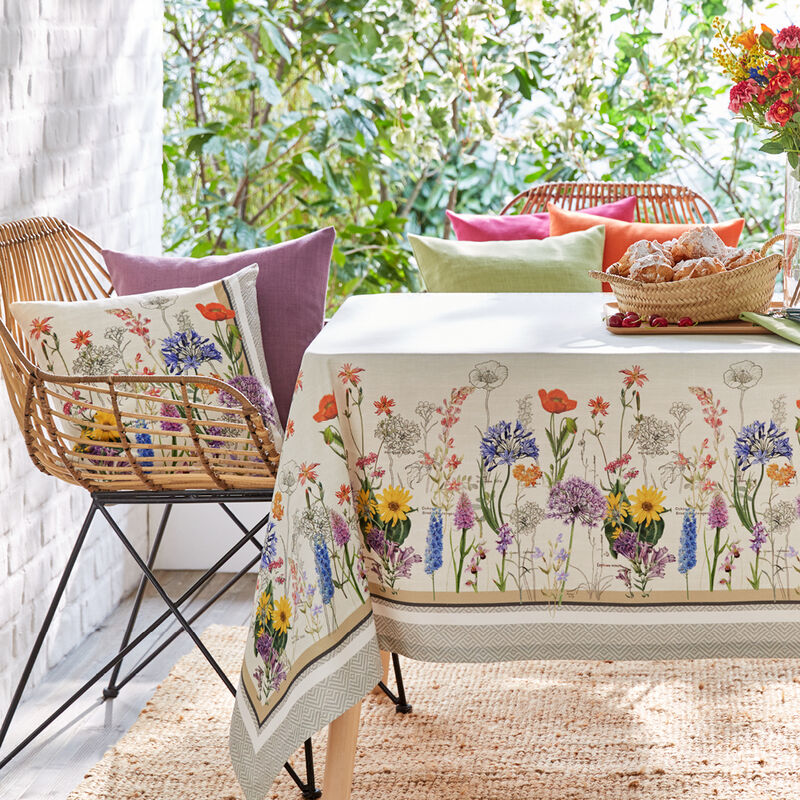 Einladende Tischdecke mit Wildblumen-Bordre