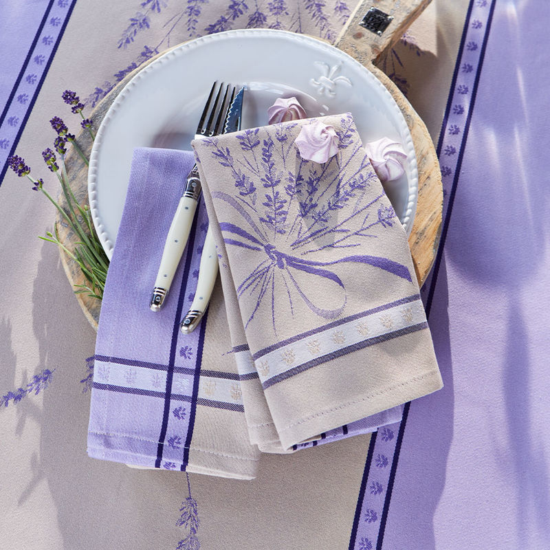 Fleckenabweisende Servietten in den traditionellen Farben der Provence