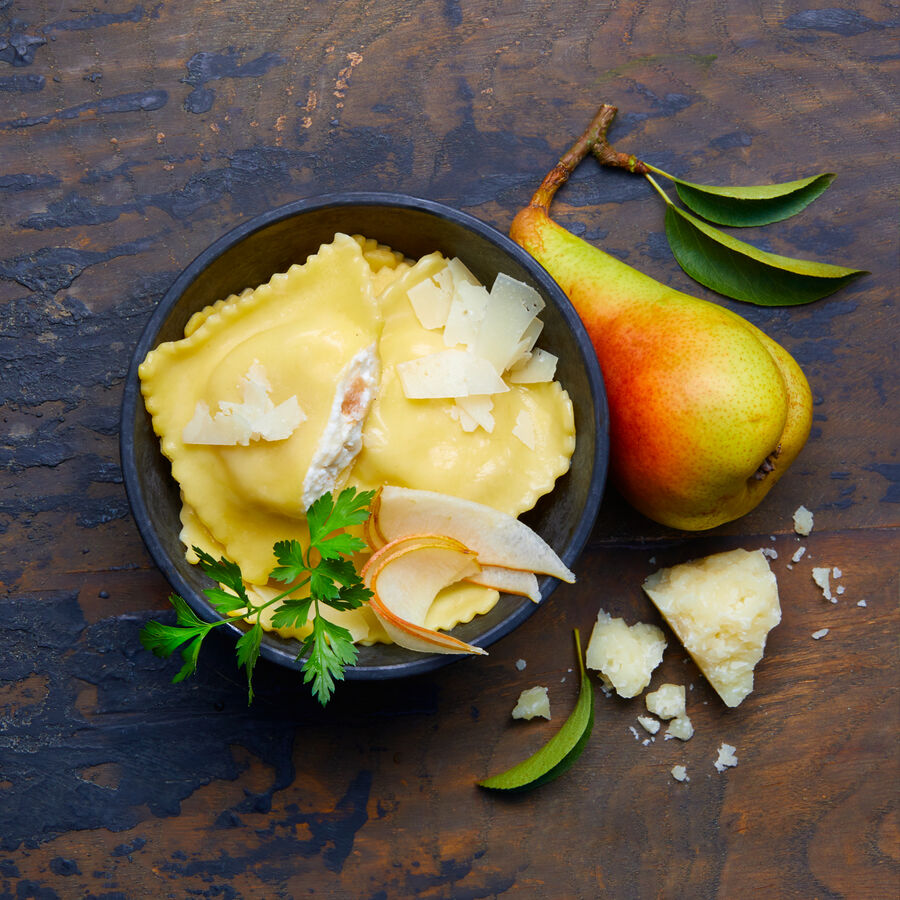 Frische toskanische Ravioli mit Pecorino DOP und Williams Birne