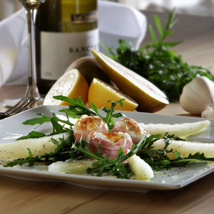 Gratinierter Ziegenfrischkse auf Rucola-Birnensalat