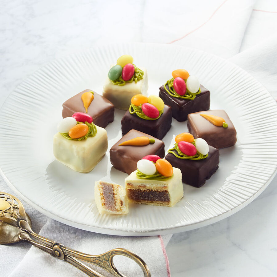 Hangefertigte Edel-Petit Fours mit Ostermotiven