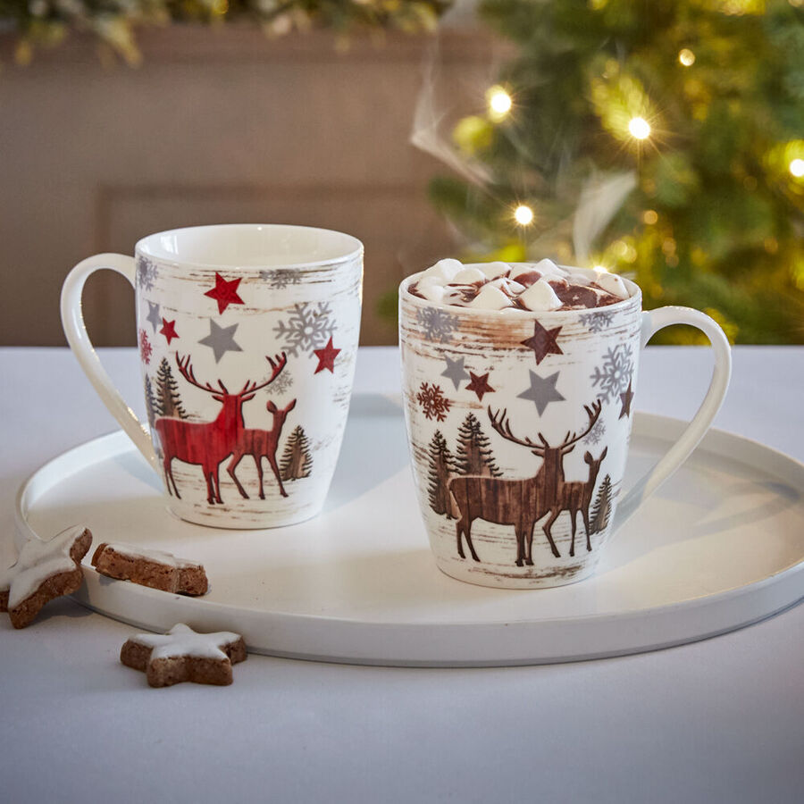Heie Schokolade, Tee, Kaffee, Glhwein aus edlen Weihnachtsbechern genieen