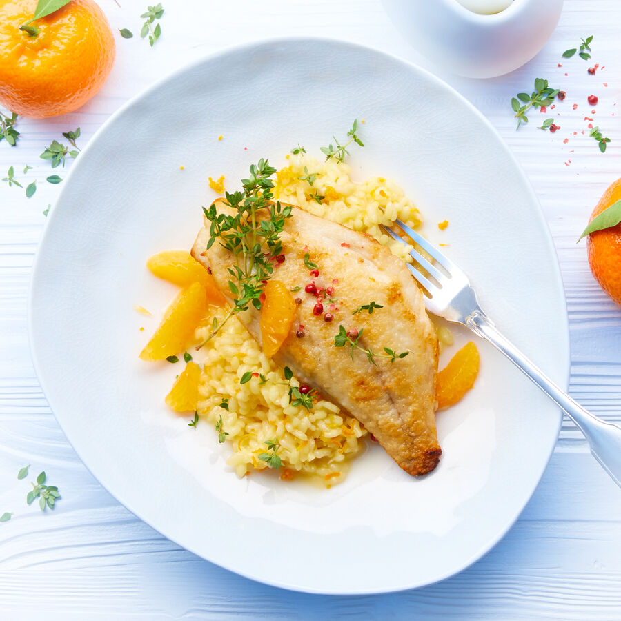 In Mandarinenl gebratenes Doradenfilet auf Mandarinen Risotto