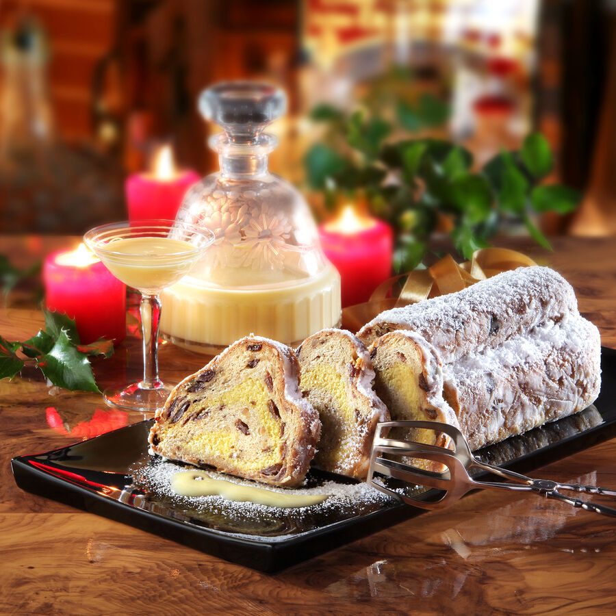 Innovative Spezialitt: Feinster Weihnachts-Stollen mit Eierlikr-Marzipan Fllung
