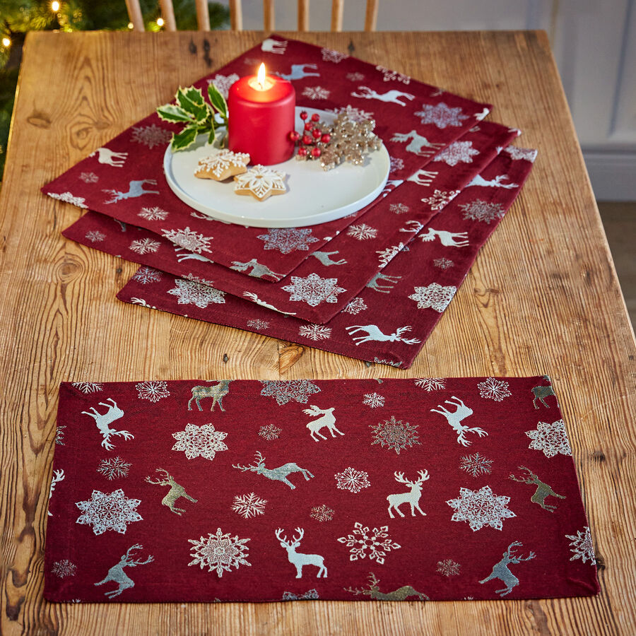 Jaquard-Tischsets mit winterlichem Hirschmotiv