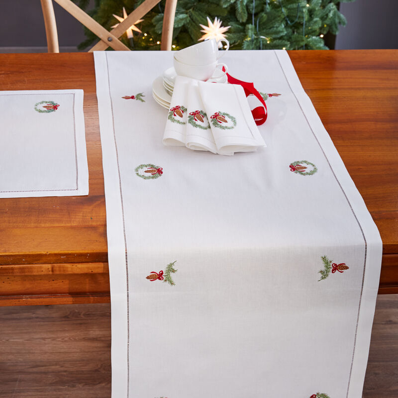 Kunstvoll bestickter Weihnachts-Tischläufer mit Tannenschmuck - Julia Grote  Shop | Tischläufer