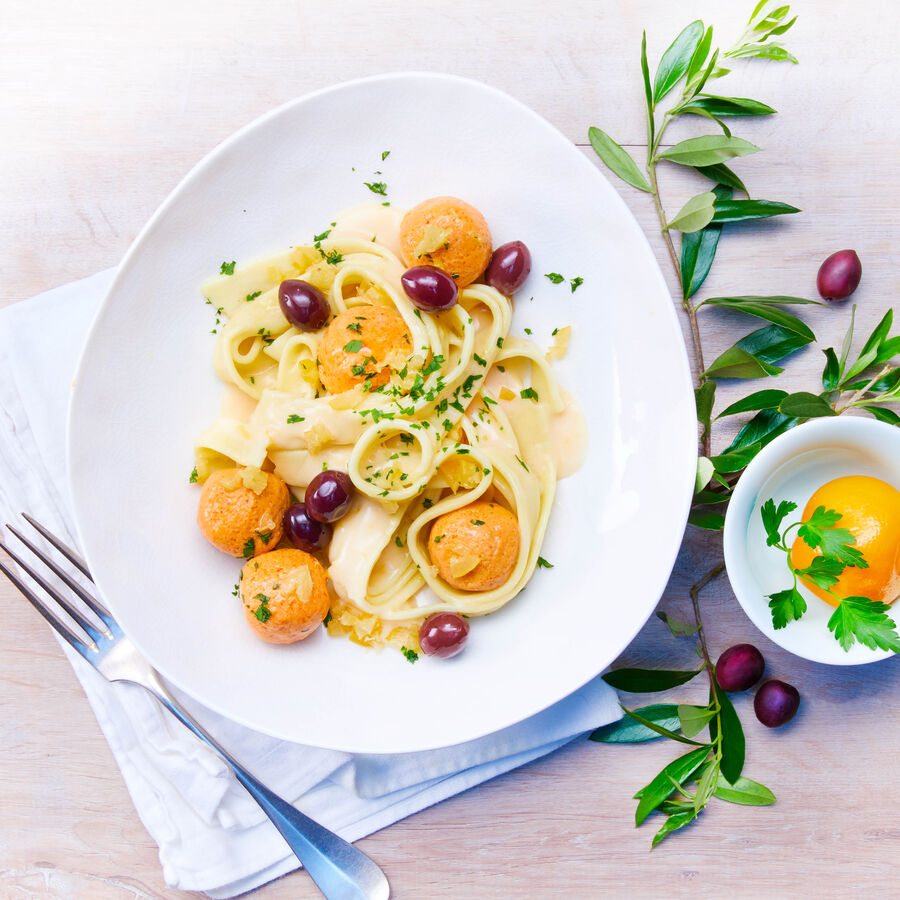 Lachsklchen in Zitronensauce mit Tagliatelle