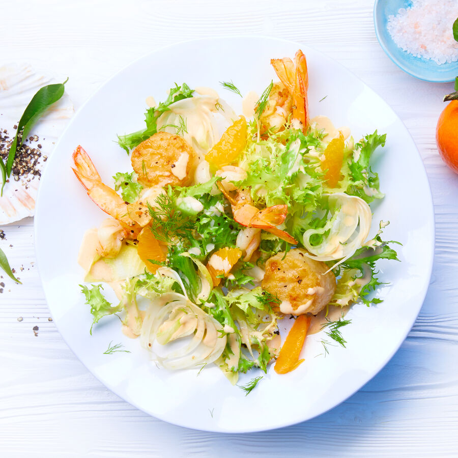 Meeresfrchte auf Mandarinen-Mayonnaisen Salat