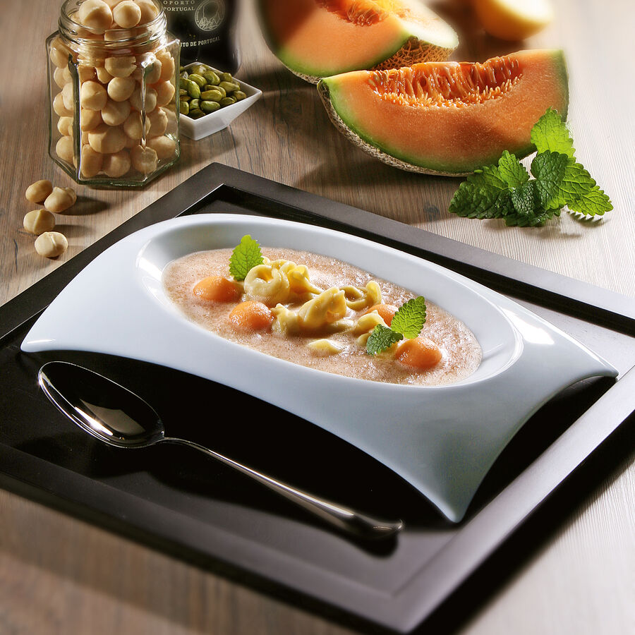 Melonensuppe und Macadamia-Frischkse-Tortellini