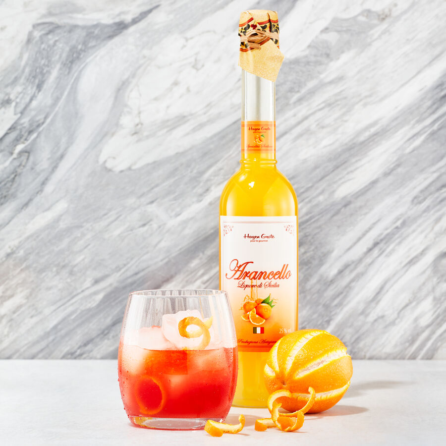 Orangenlikr-Campari-Cocktail