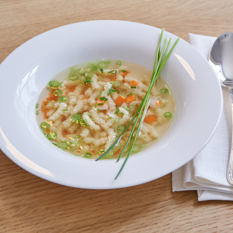 Passatelli Parmesan-Nudeln in Brhe