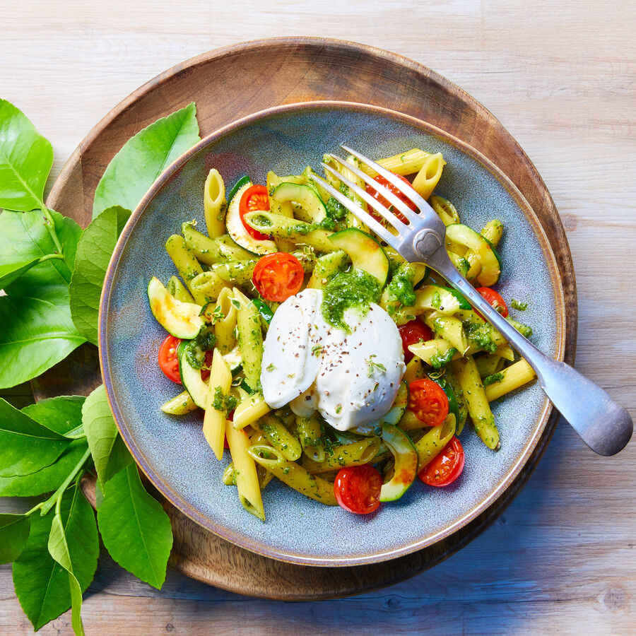 Penne Rigate mit Zitronen-Pesto und Burrata