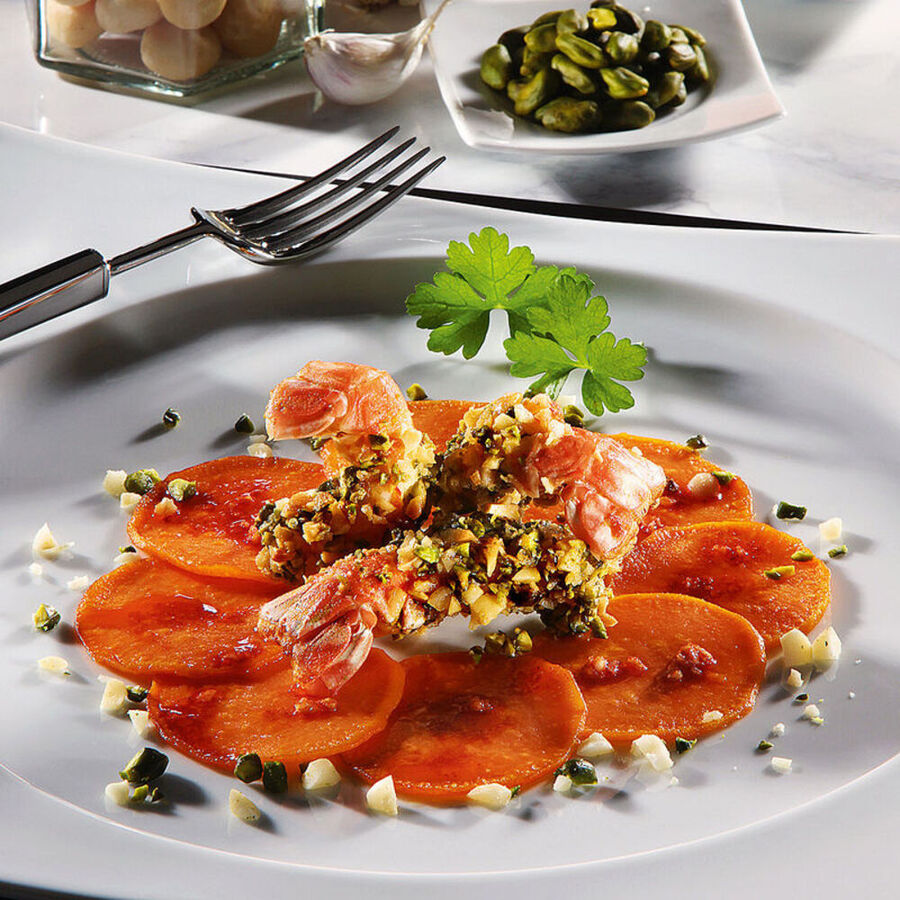 Scampi in Macadamia-Pistazien-Kruste auf  Ssskartoffel-Carpaccio mit Mojo Rojo