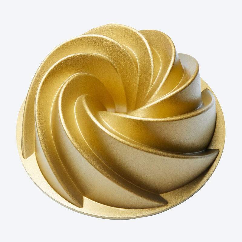 Schöne detailreiche Spiralblüten-Kuchen backen in superleitfähiger Guss-Backform