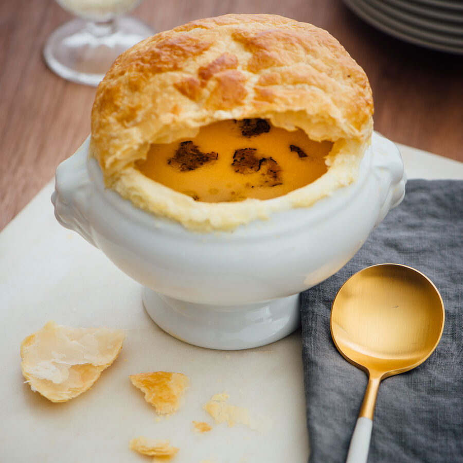 Sellerie-Trffel-Rahmsuppe mit Bltterteighubchen