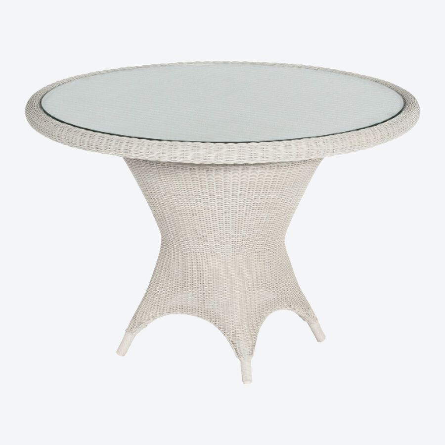 Sommerlich leichter Gartentisch aus wetterfestem Geflecht Julia Grote