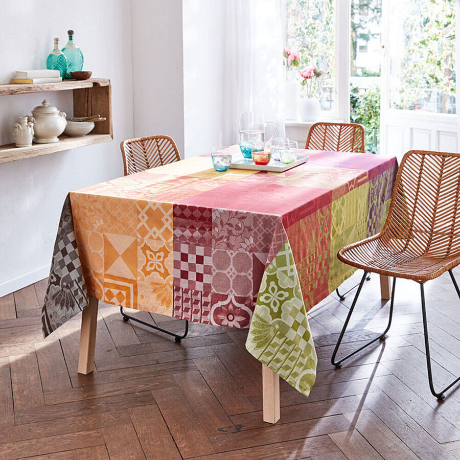 tischdecke-farbenpr-chtige-italienische-jacquard-tischw-sche-im