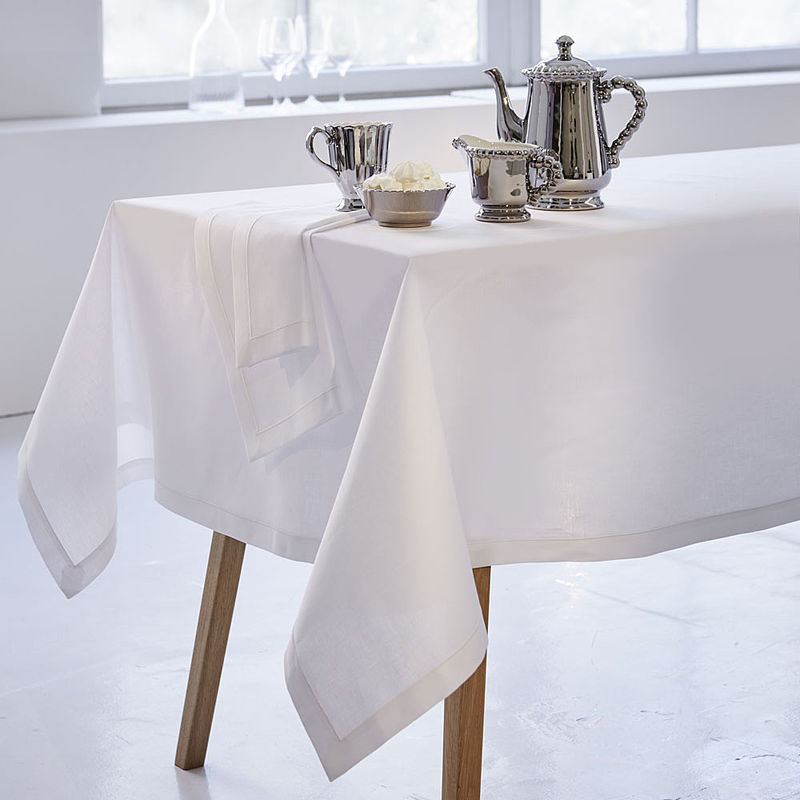 Tischdecken - Englische Herrenhaus-Tischwsche aus Halbleinen: Strahlend wei, schlicht, zeitlos elegant
