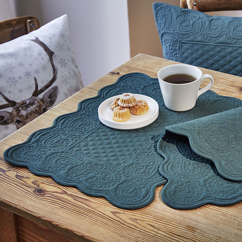 Tischsets: Quilt-Tischwäsche schmückt und schützt empfindliche Oberflächen
