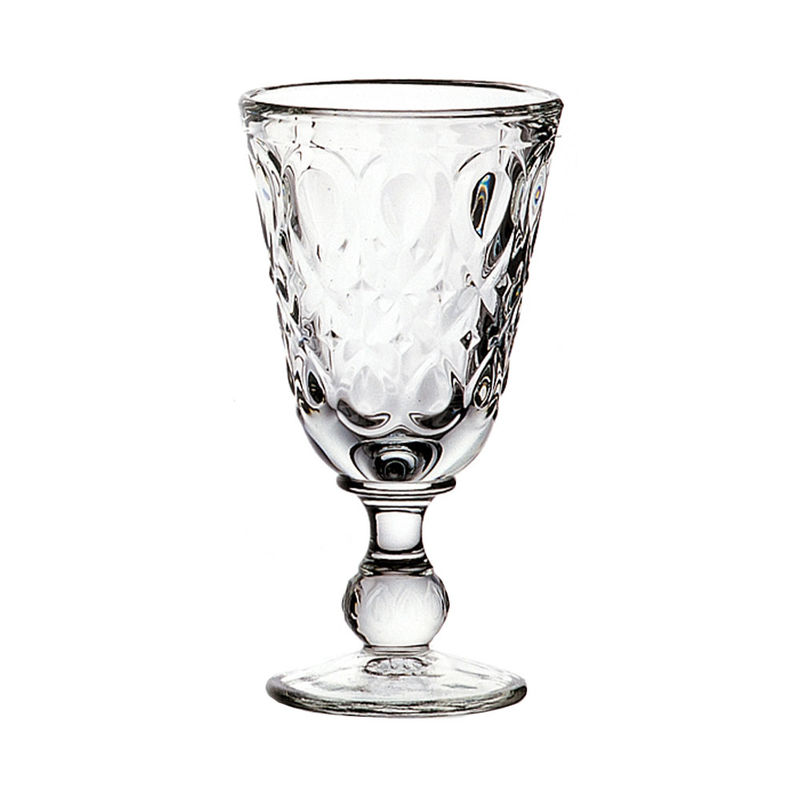 Traditionelles Renaissance-Weinglas frisch interpretiert
