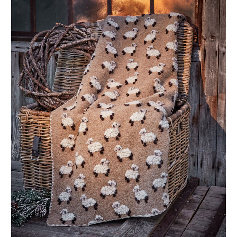 Wärmende Walk-Wolldecke mit Schäfchen-Relief aus toskanischer Manufaktur -  Julia Grote Shop