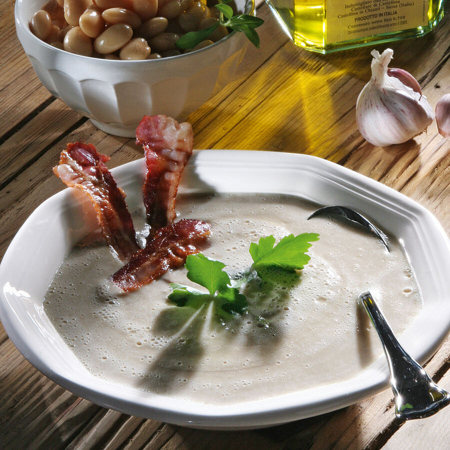 Weisse Bohnen-Rahmsppchen mit Bacon-Krusteln