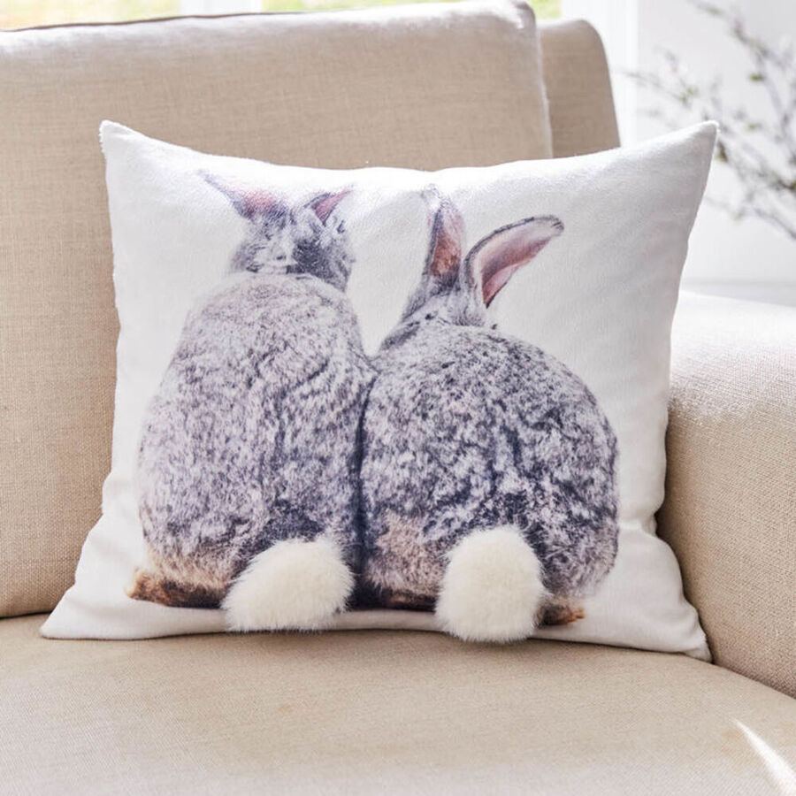 Witziges Hasenkissen mit 3D-Puschelschwnzchen