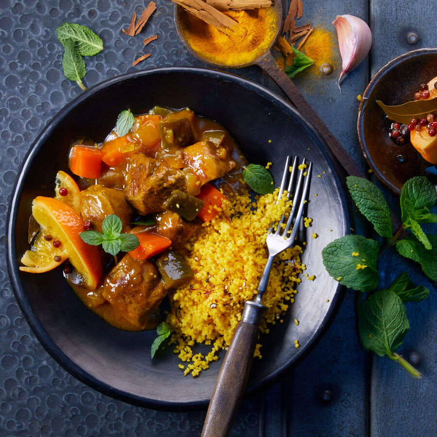 Würz-Orangen-Lamm-Tajine auf Safran-Couscous Rezept | Hagen Grote Shop