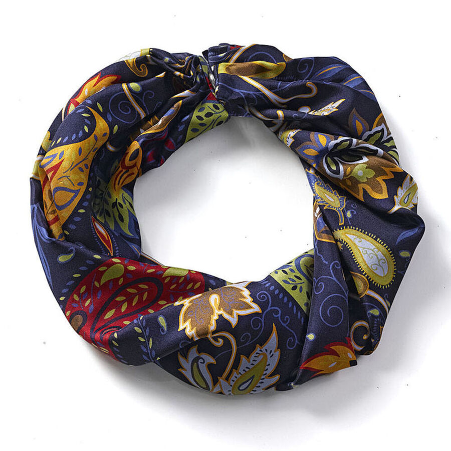 Zarter Seidenschal: Dank Mini-Magnetverschluss immer perfekter Sitz