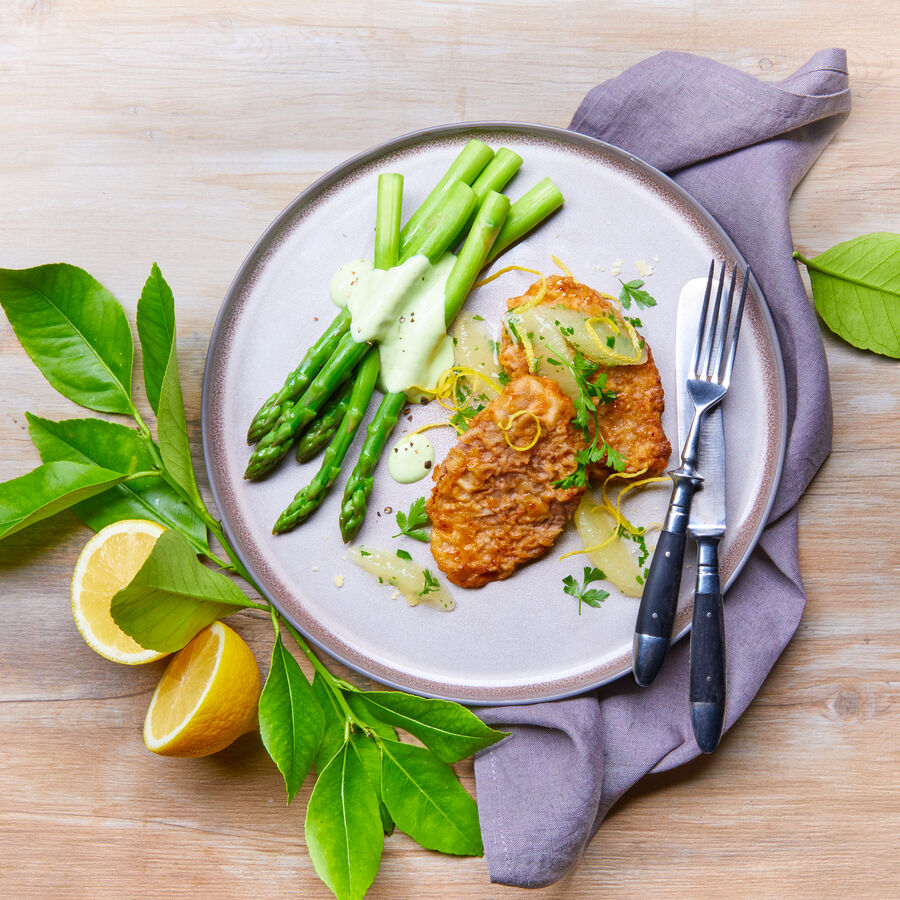 Zitronen-Kalbsschnitzel mit grner Spargelcreme