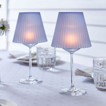 Aufsatz-Lampenschirme verwandeln Trinkgl�ser in attraktive Kerzenleuchter